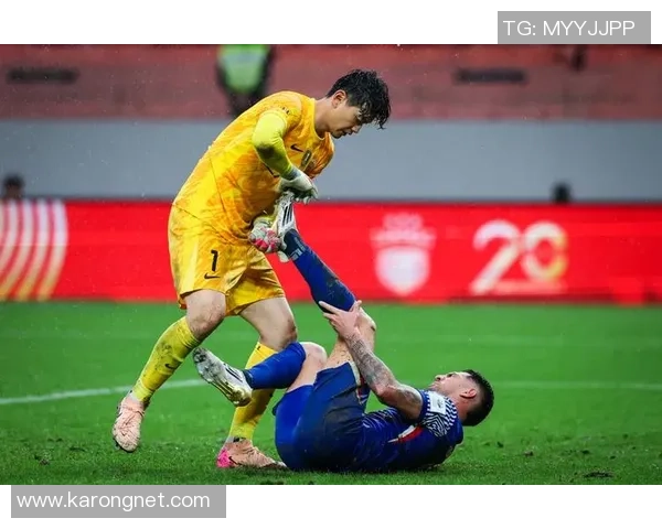 上海海港迎战上海申花德比战激情上演 全城焦点大战一触即发