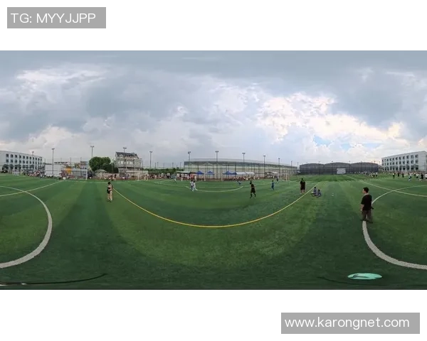 聚焦当代足球明星成长之路与荣耀时刻全景解析与未来展望全景呈现